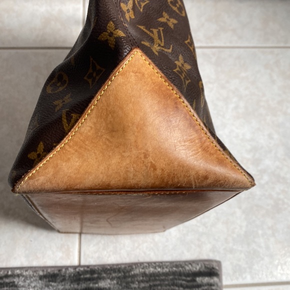 Authentic Louis Vuitton Monogram Cabas Mezzo Tote - Picture 9 of 16